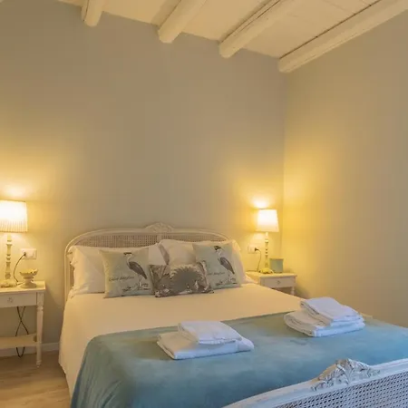 Romantic House With Jacuzzi By Rent All Como Vecchio Appartement