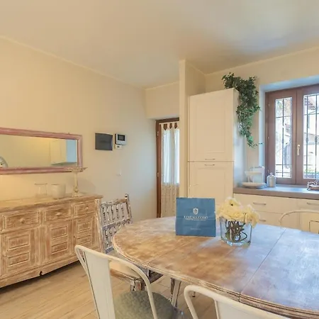 Romantic House With Jacuzzi By Rent All Como Vecchio Appartement Lezzeno