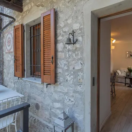 Romantic House With Jacuzzi By Rent All Como Vecchio Appartement *