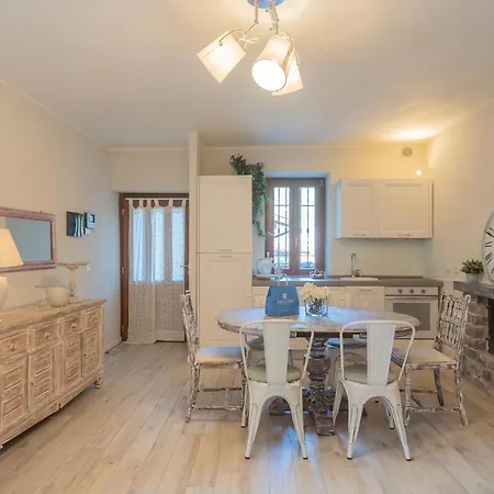 Romantic House With Jacuzzi By Rent All Como Vecchio Lezzeno