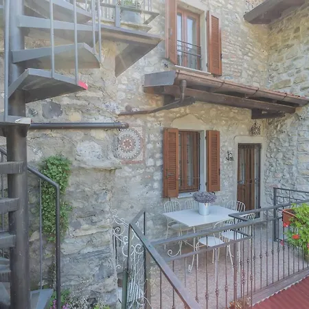 Appartement Romantic House With Jacuzzi By Rent All Como Vecchio Lezzeno