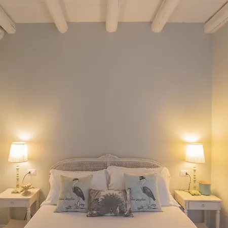 Romantic House With Jacuzzi By Rent All Como Vecchio شقة