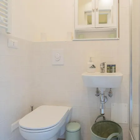 Romantic House With Jacuzzi By Rent All Como Vecchio * ليتْسّينو