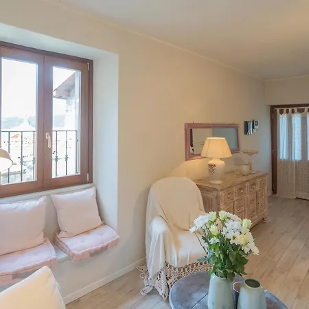 Romantic House With Jacuzzi By Rent All Como Vecchio