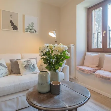 Romantic House With Jacuzzi By Rent All Como Vecchio شقة